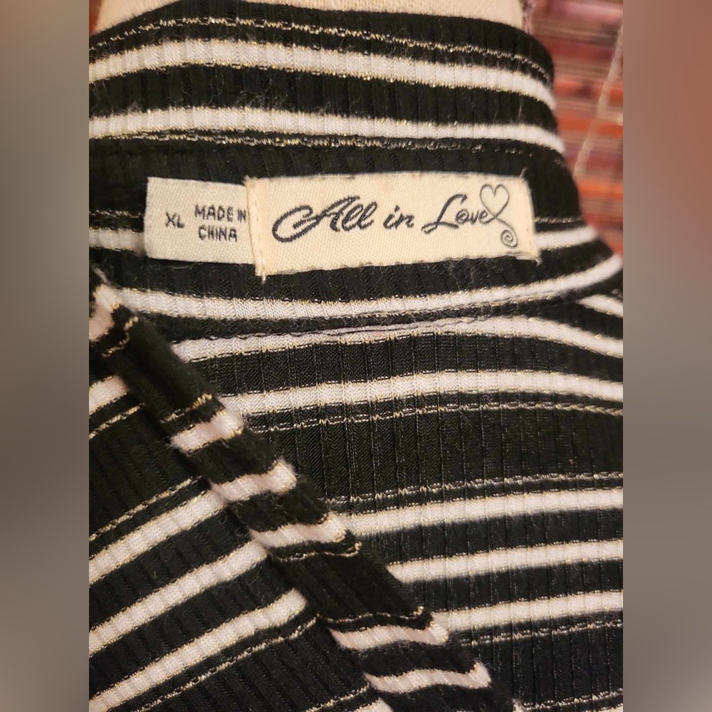 All In Love top. - Picture 2 of 4